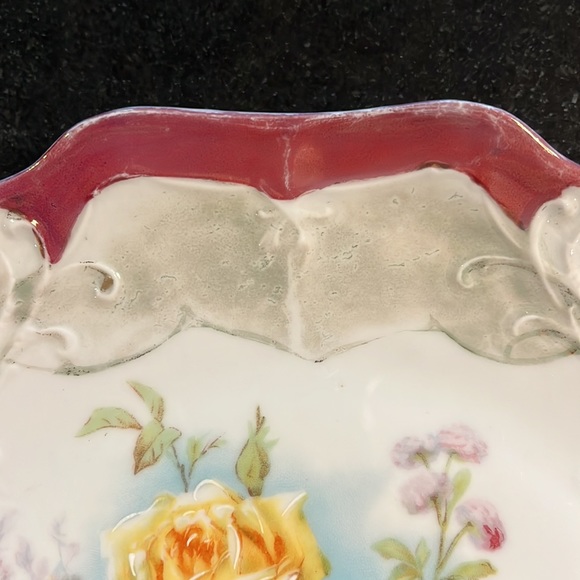 Gorgeous Decorative Plate with Pearl Luster Overlay - Yellow and Lavende… - Picture 4 of 9